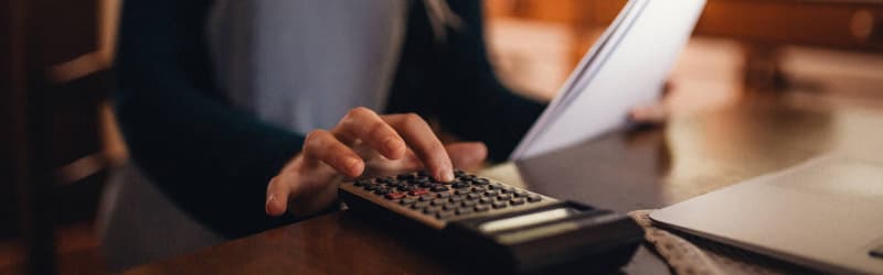 Afinal, quais são as diferenças entre poupar, economizar e investir?