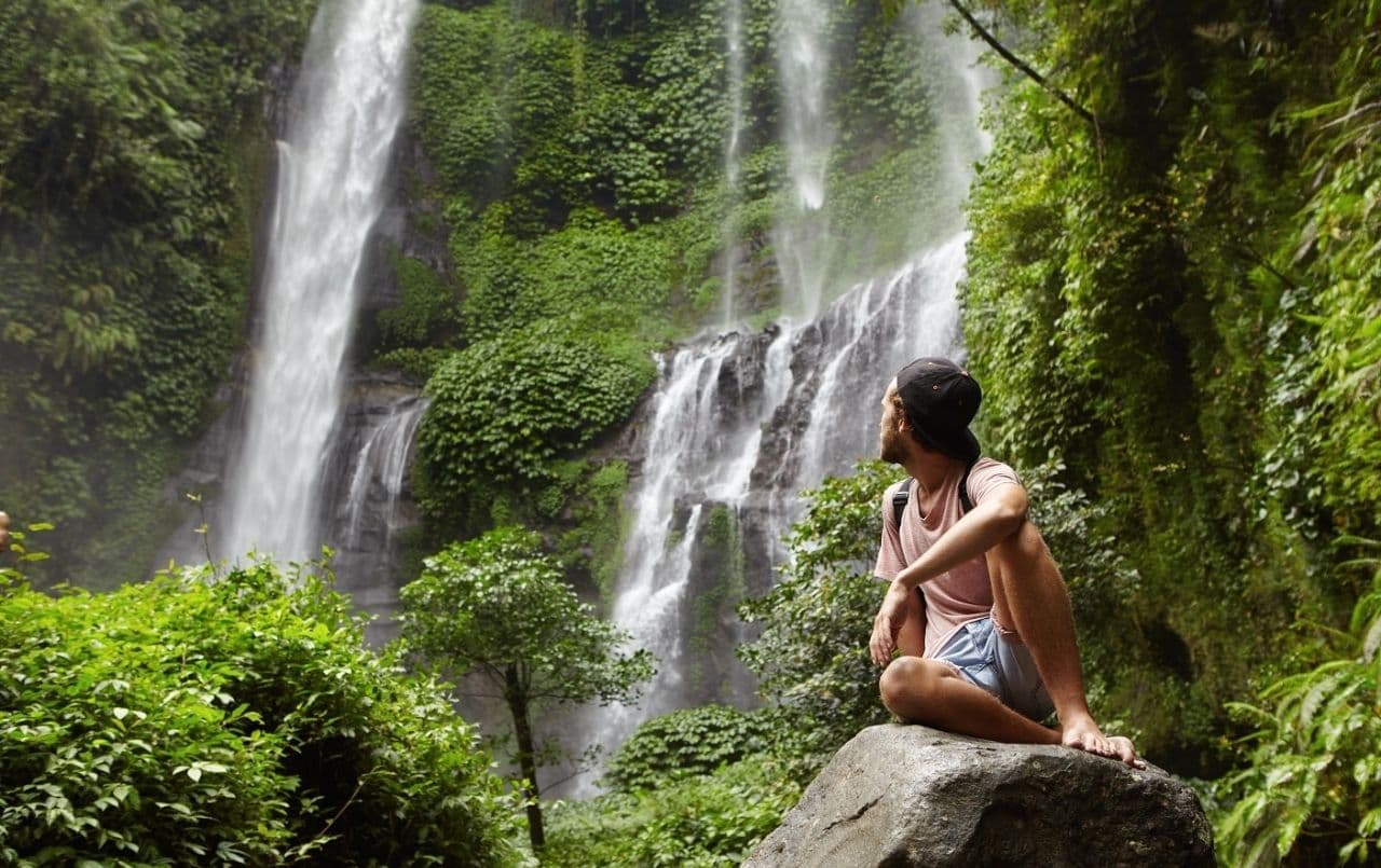 Guia completo para uma viagem sustentável em praias paradisíacas