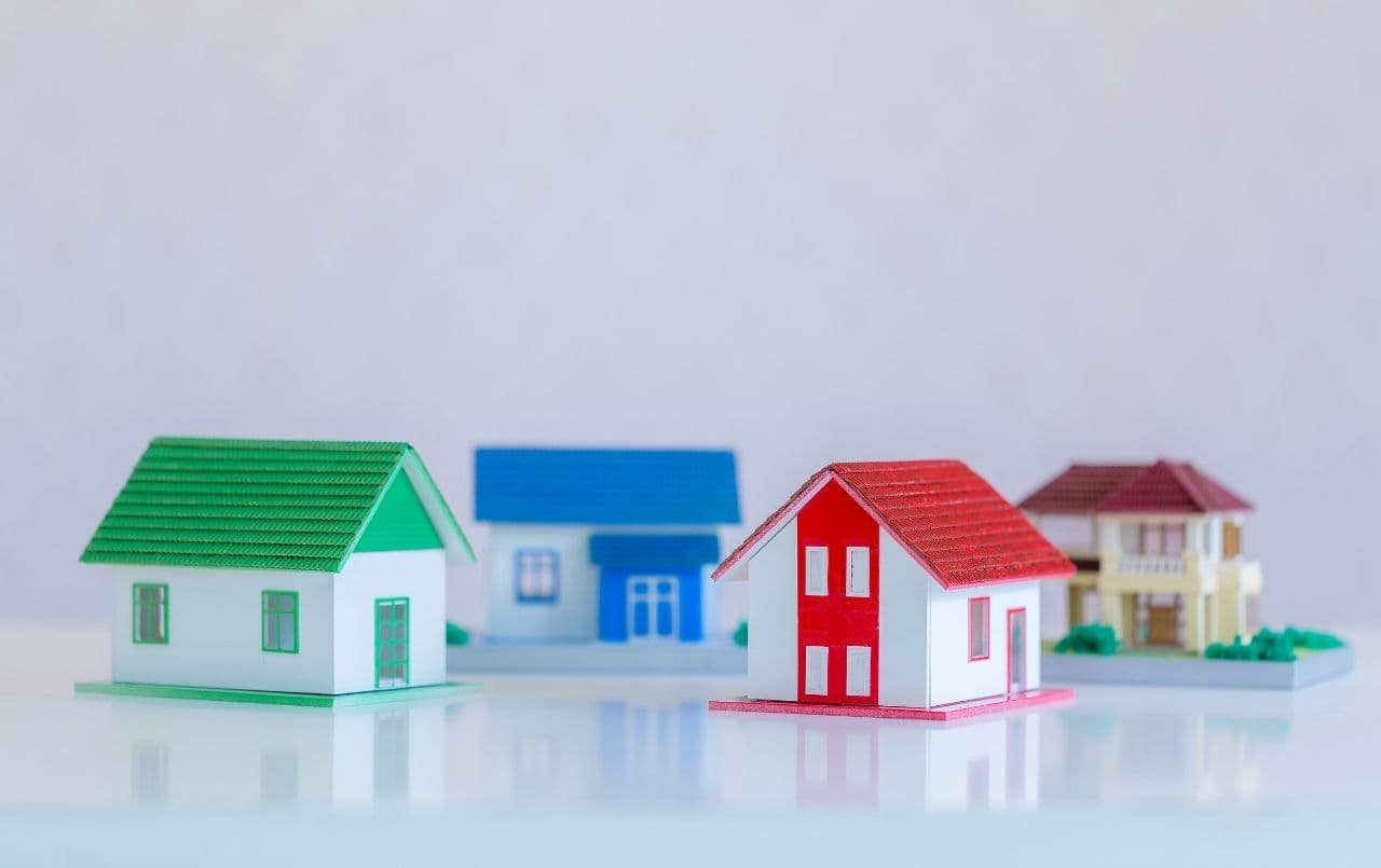 Vantagens e desvantagens de construir e comprar casa